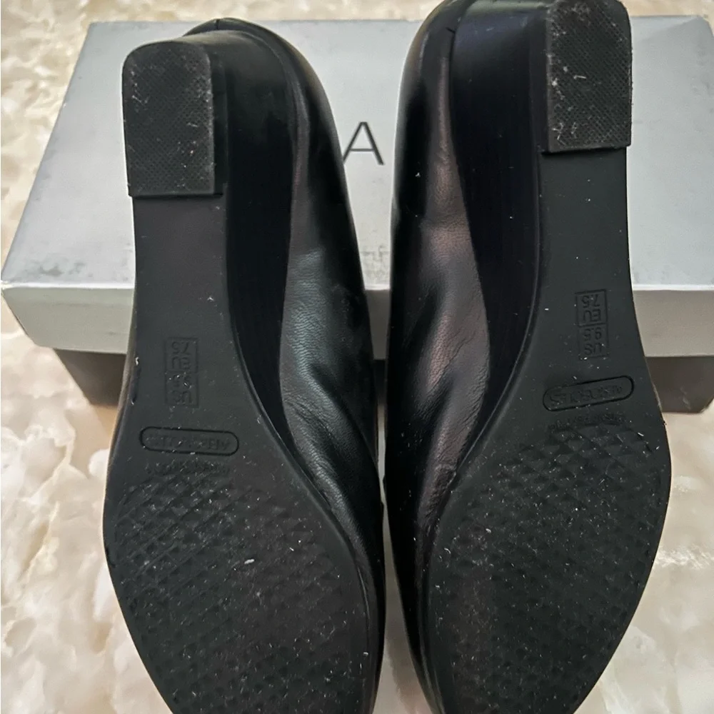 AEROSOLES Lovely Wedge Pumps - Picture 4 of 6